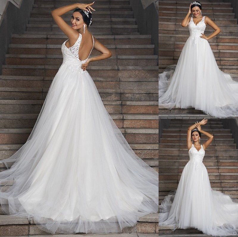 V-neck Sleeveless Applique A-Line/Princess Tulle Court Train Wedding Dresses